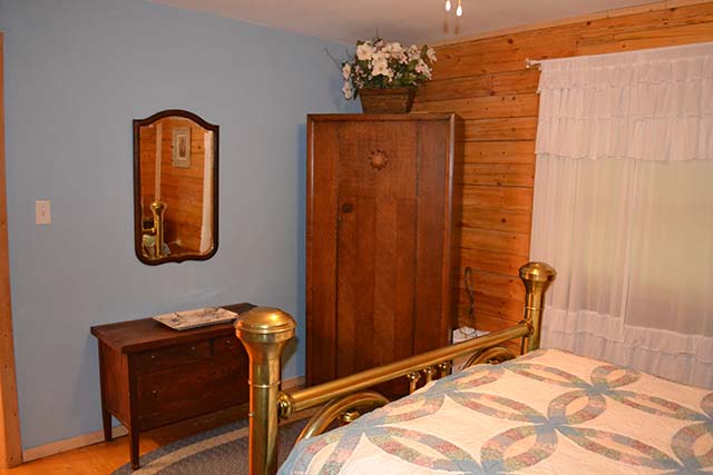 Slide 2 - Sleighbed Room